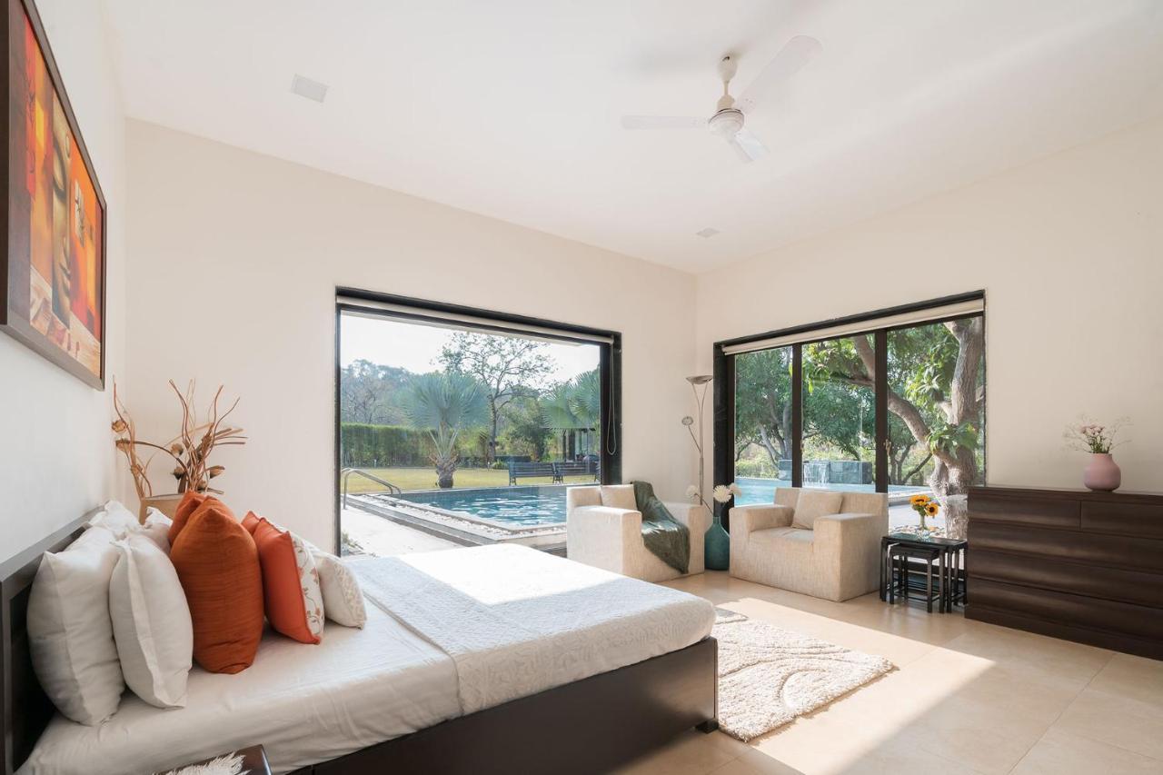 The Leaf By Stayvista - An Enchanting Escape Offering A Pool, Terrace, Lush Lawn, Contemporary Interiors, And Indoor Games Alībāg Εξωτερικό φωτογραφία