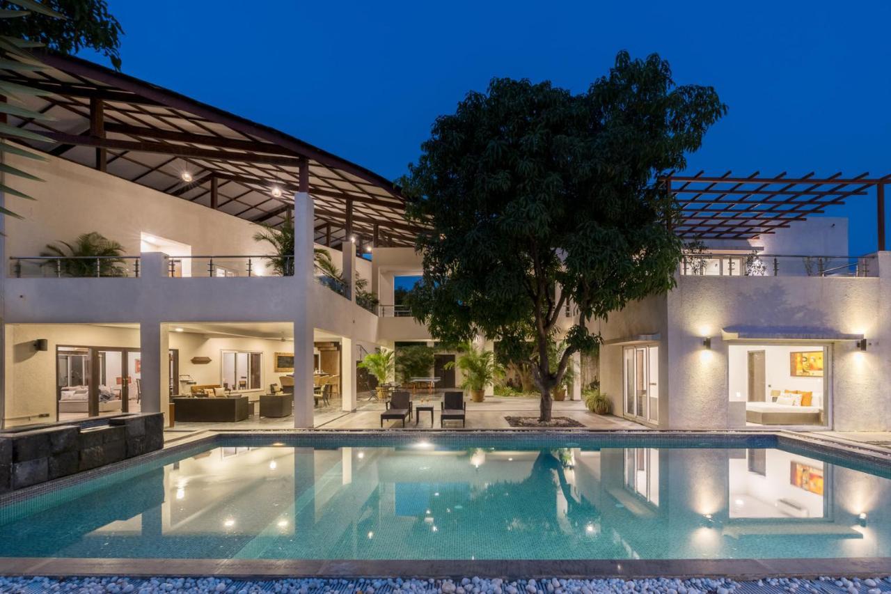 The Leaf By Stayvista - An Enchanting Escape Offering A Pool, Terrace, Lush Lawn, Contemporary Interiors, And Indoor Games Alībāg Εξωτερικό φωτογραφία