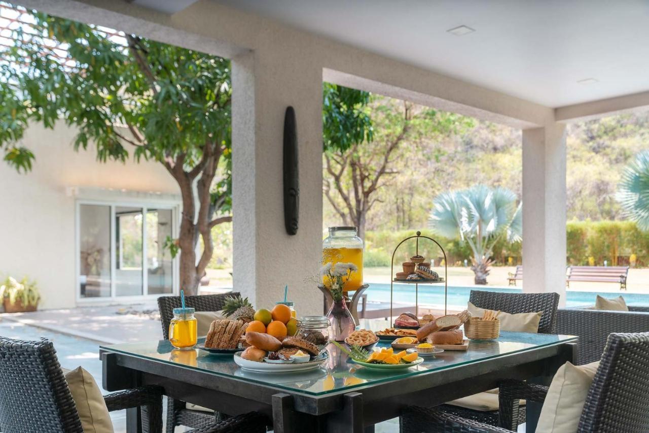 The Leaf By Stayvista - An Enchanting Escape Offering A Pool, Terrace, Lush Lawn, Contemporary Interiors, And Indoor Games Alībāg Εξωτερικό φωτογραφία