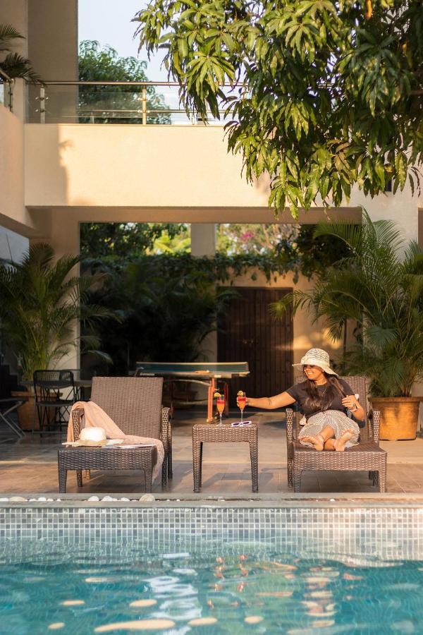 The Leaf By Stayvista - An Enchanting Escape Offering A Pool, Terrace, Lush Lawn, Contemporary Interiors, And Indoor Games Alībāg Εξωτερικό φωτογραφία