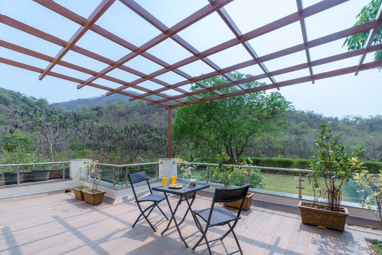 The Leaf By Stayvista - An Enchanting Escape Offering A Pool, Terrace, Lush Lawn, Contemporary Interiors, And Indoor Games Alībāg Εξωτερικό φωτογραφία