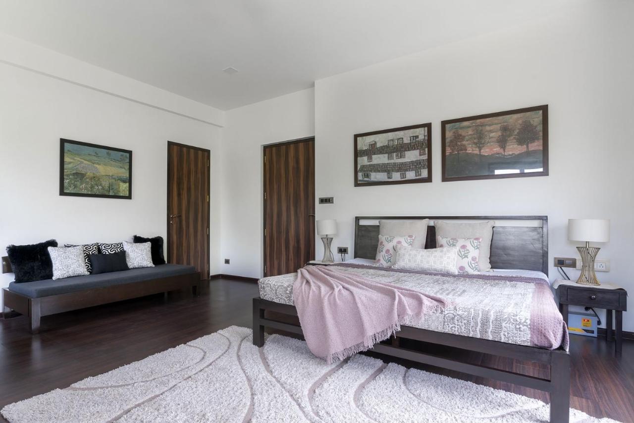 The Leaf By Stayvista - An Enchanting Escape Offering A Pool, Terrace, Lush Lawn, Contemporary Interiors, And Indoor Games Alībāg Εξωτερικό φωτογραφία