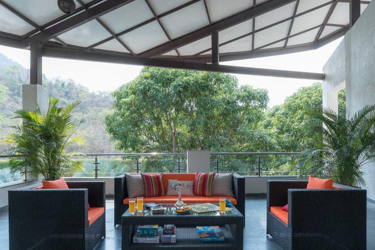 The Leaf By Stayvista - An Enchanting Escape Offering A Pool, Terrace, Lush Lawn, Contemporary Interiors, And Indoor Games Alībāg Εξωτερικό φωτογραφία