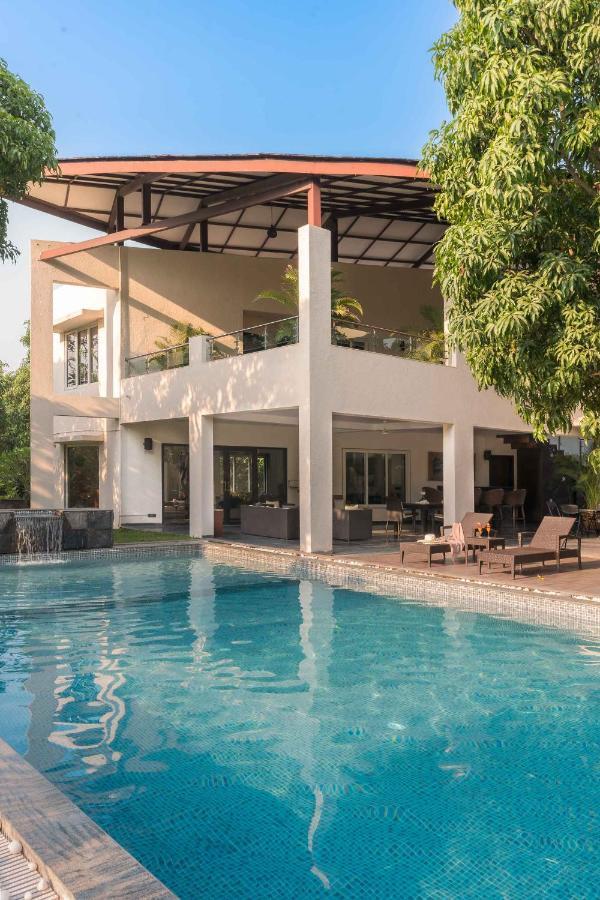 The Leaf By Stayvista - An Enchanting Escape Offering A Pool, Terrace, Lush Lawn, Contemporary Interiors, And Indoor Games Alībāg Εξωτερικό φωτογραφία