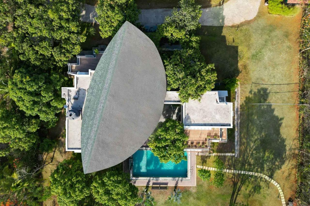 The Leaf By Stayvista - An Enchanting Escape Offering A Pool, Terrace, Lush Lawn, Contemporary Interiors, And Indoor Games Alībāg Εξωτερικό φωτογραφία