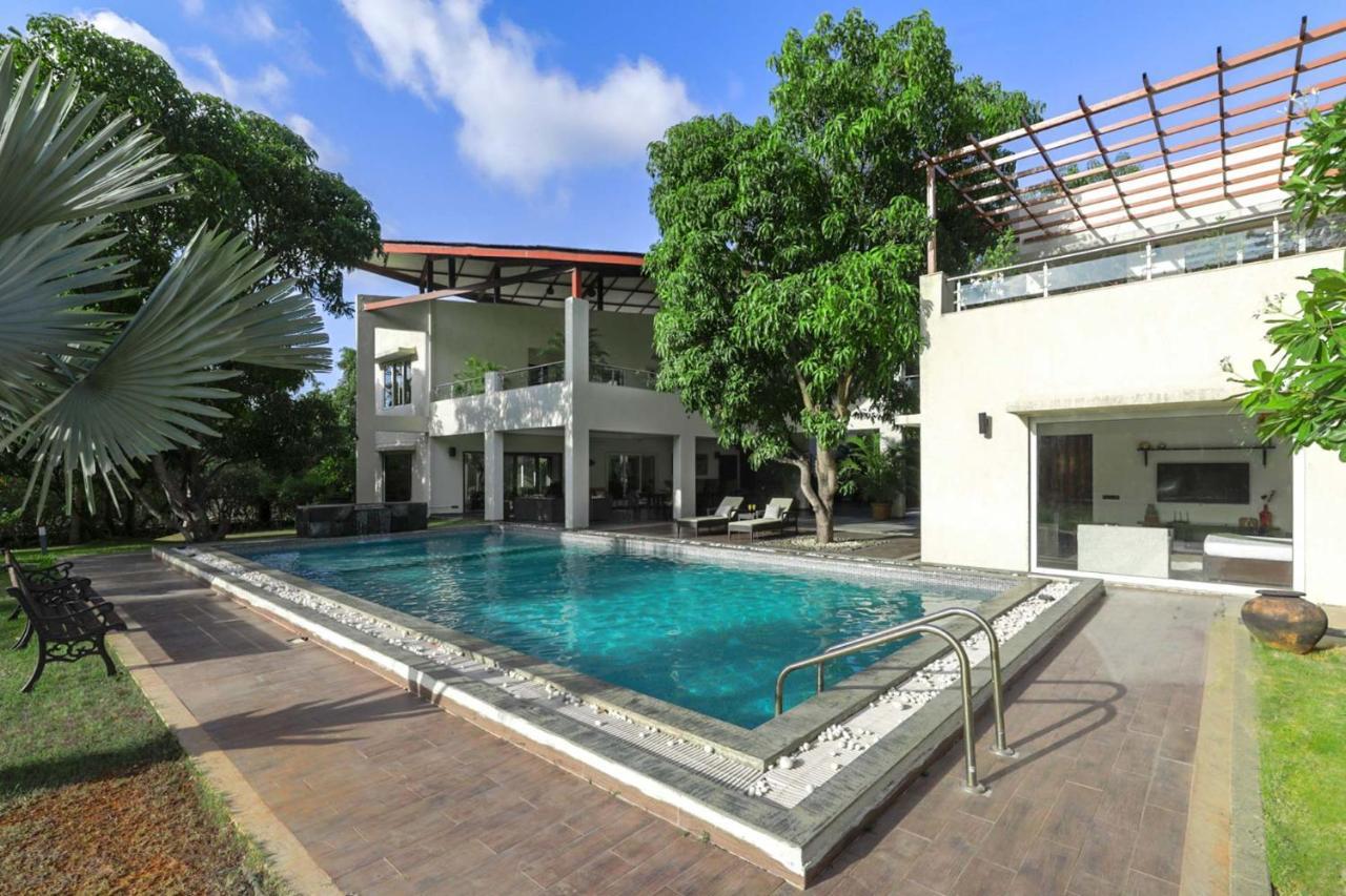 The Leaf By Stayvista - An Enchanting Escape Offering A Pool, Terrace, Lush Lawn, Contemporary Interiors, And Indoor Games Alībāg Εξωτερικό φωτογραφία